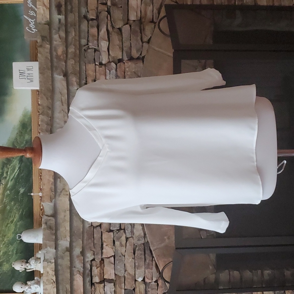 🆕Uniqlo V-Neck 3/4 Sleeve Off white Blouse